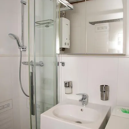 A Flat In - M121 דירה